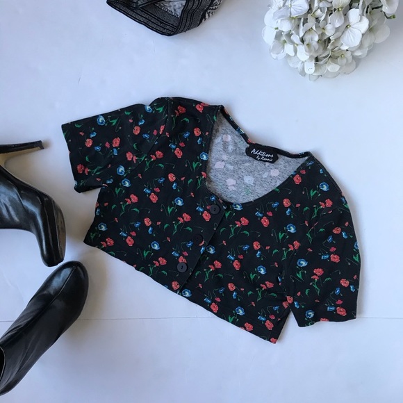 - 3/$20 Vintage 90s Floral Print crop top - Picture 3 of 5